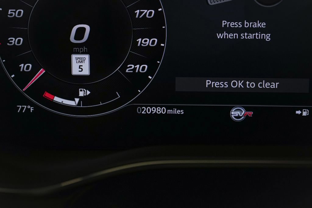 Used 2023 Jaguar F-PACE SVR image 31