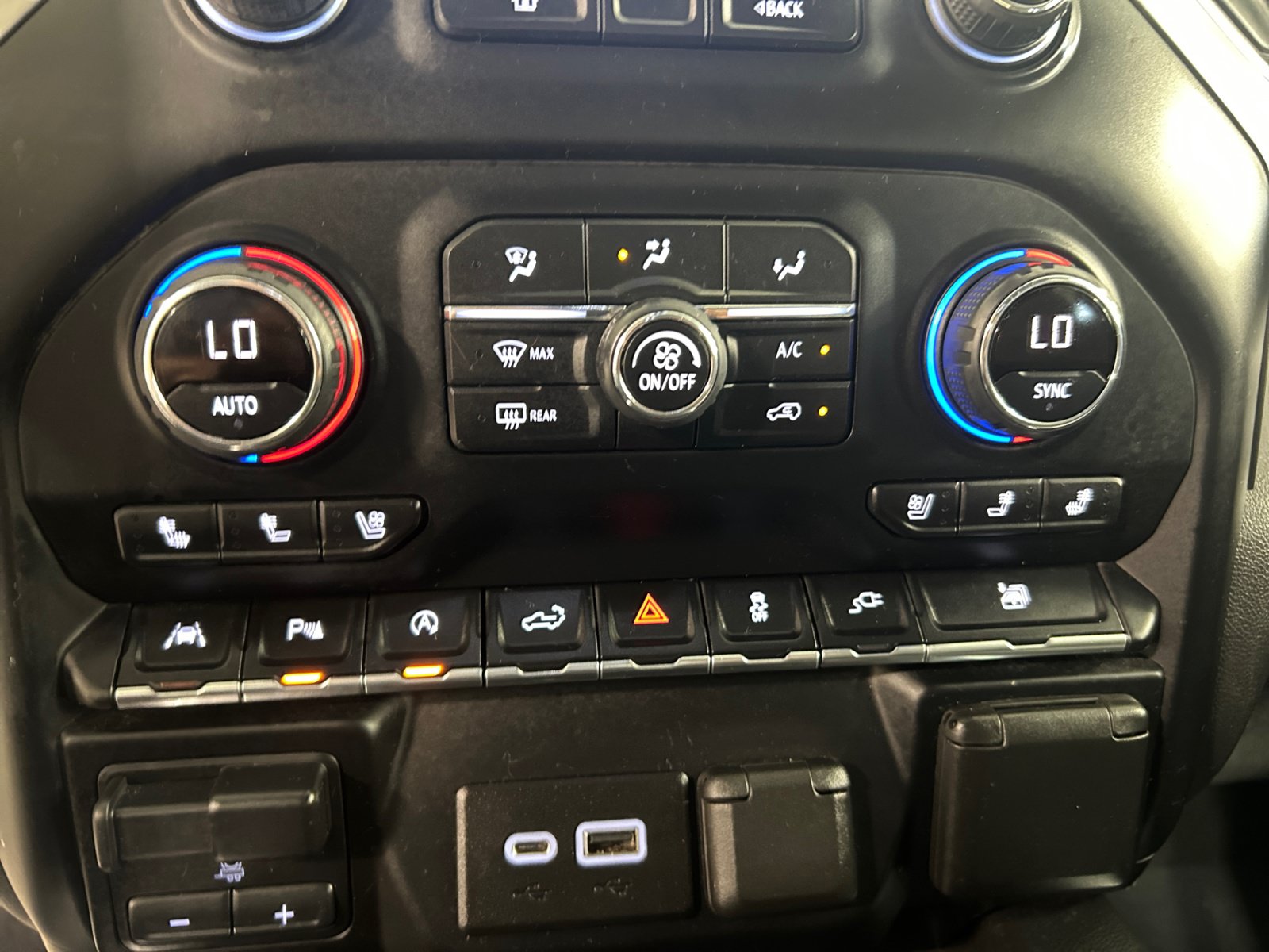Used 2020 Chevrolet Silverado 1500 LTZ w/ LTZ Texas Edition RWD image 16