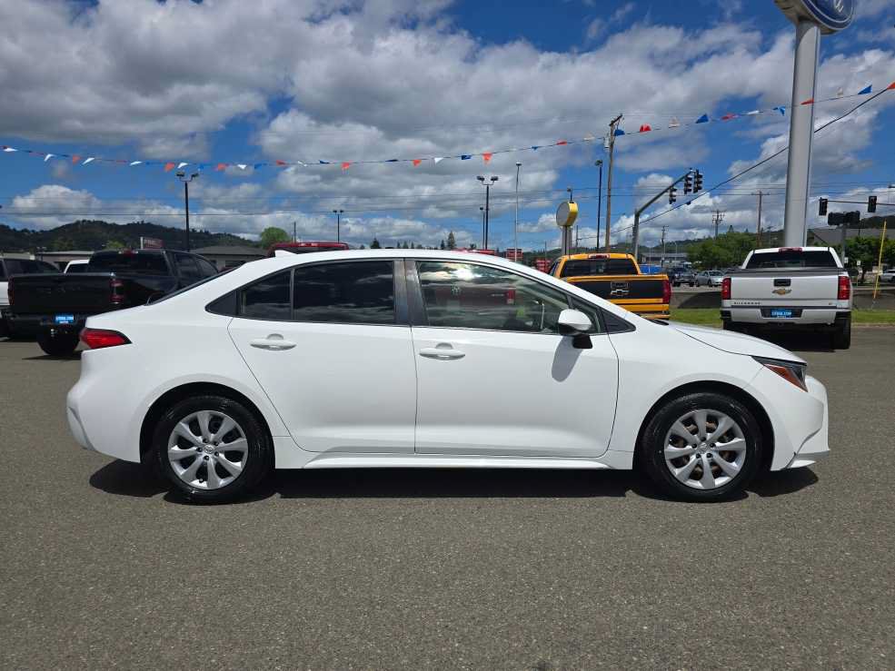 Used 2020 Toyota Corolla LE w/ Carpet Mat Package (TMS) FWD image 6