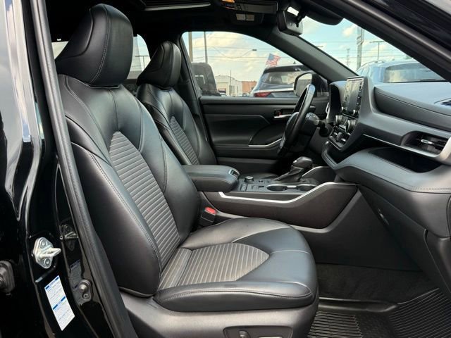 Used 2022 Toyota Highlander XSE image 31