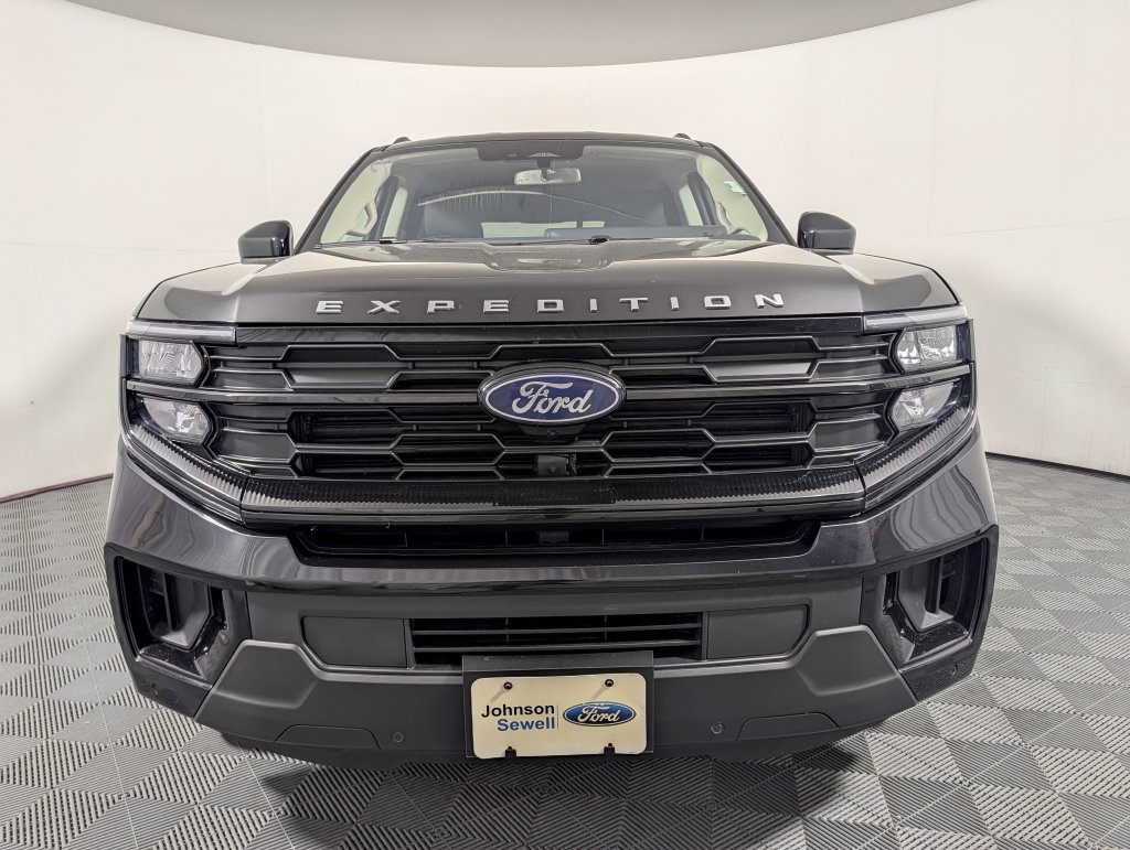 Certified 2025 Ford Expedition Active RWD image 3