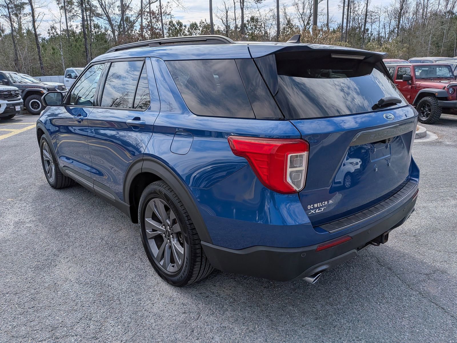 Certified 2021 Ford Explorer XLT w/ Equipment Group 202A image 3