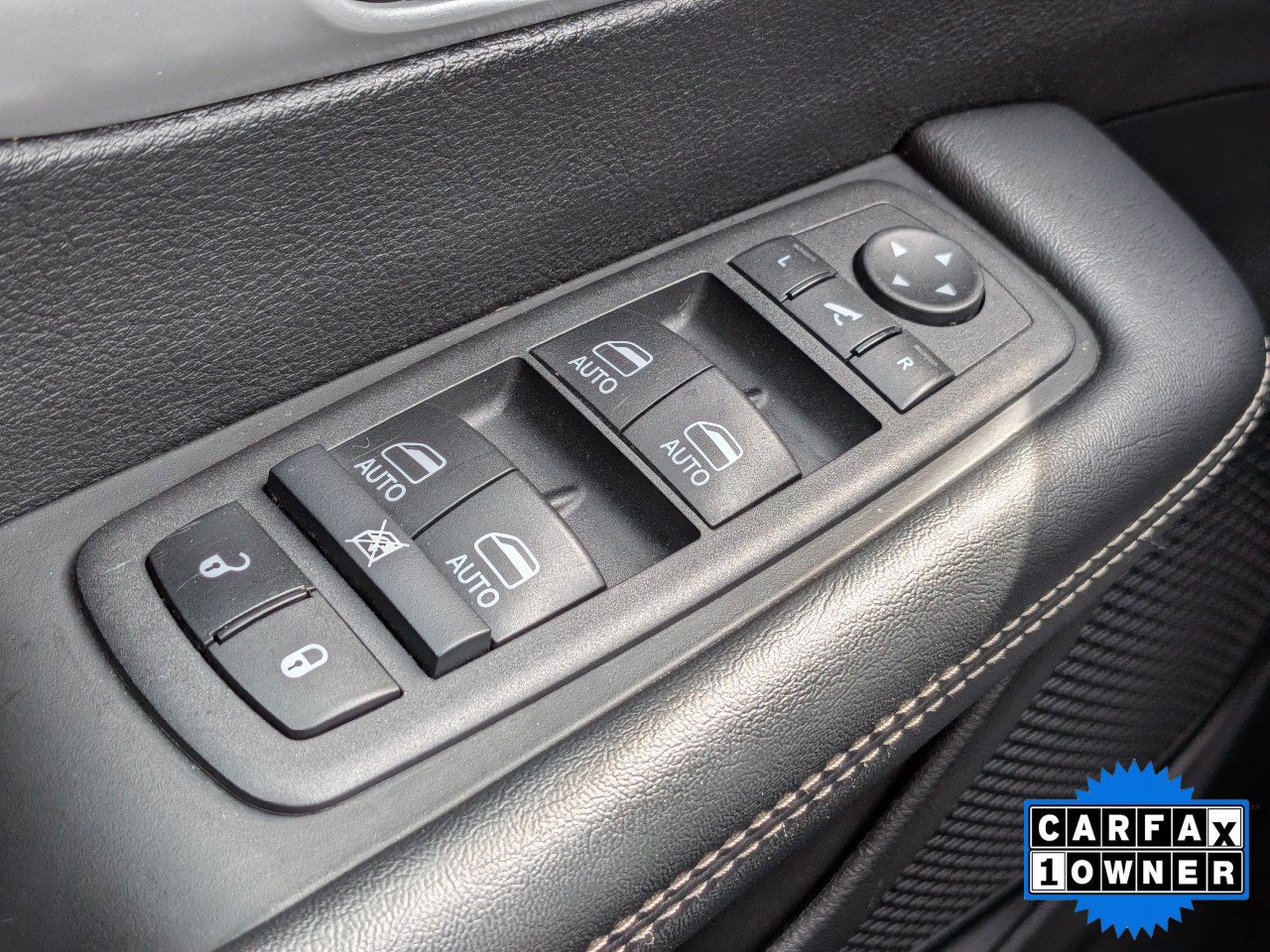 Used 2025 Chrysler Pacifica Limited FWD image 29