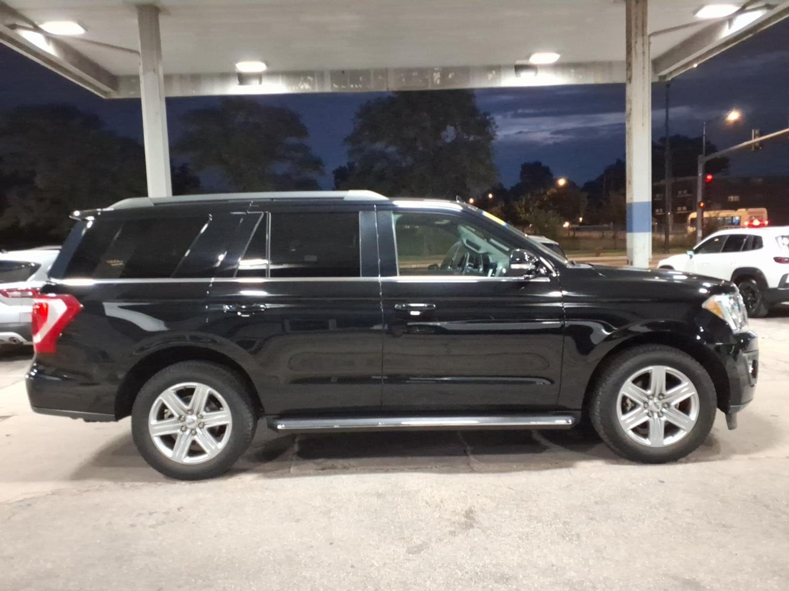 Certified 2018 Ford Expedition XLT w/ Equipment Group 202A AWD/4WD image 2