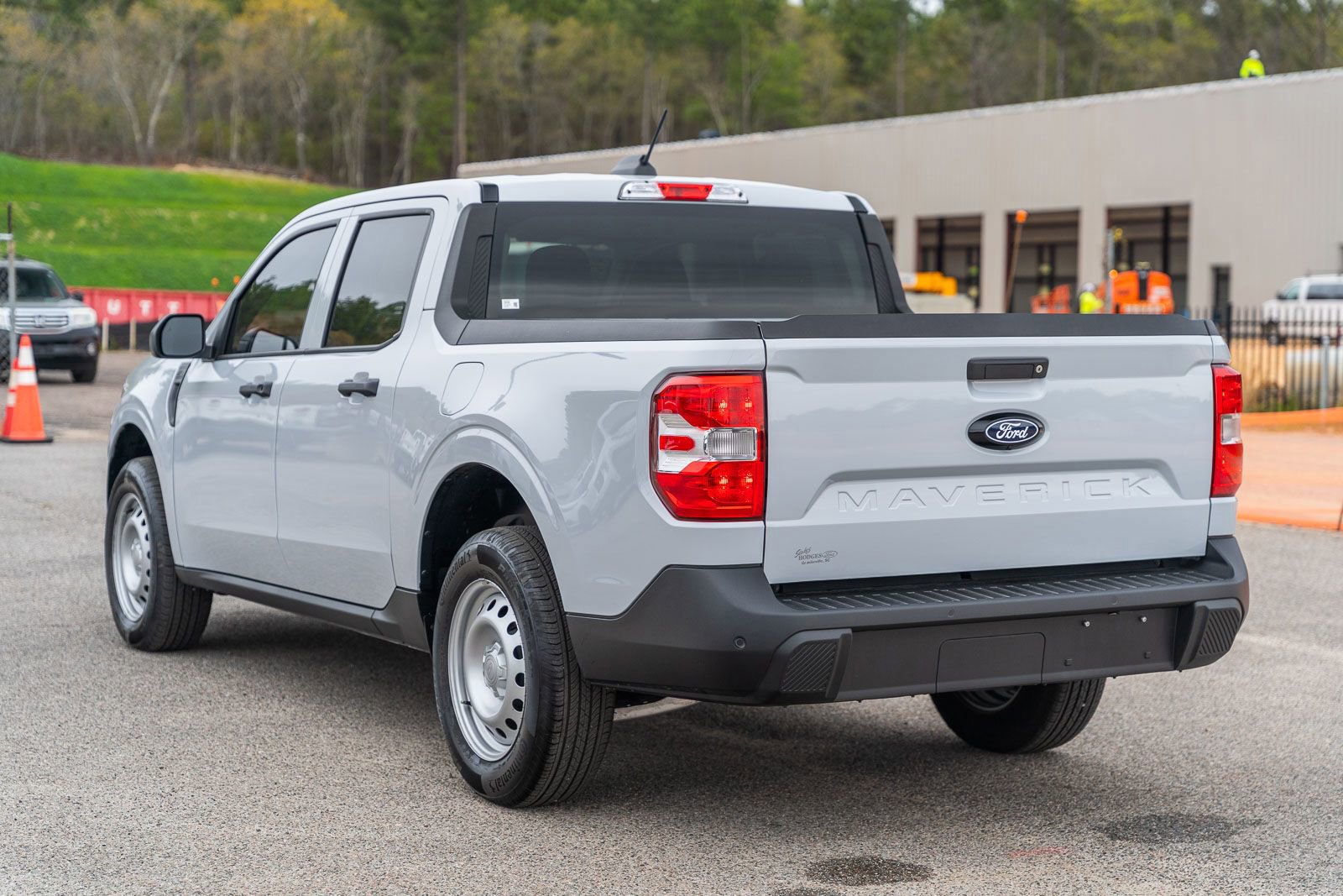 Certified 2025 Ford Maverick XL w/ Equipment Group 102A image 3