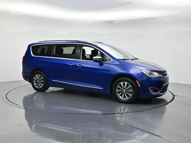 Used 2020 Chrysler Pacifica Limited FWD image 3