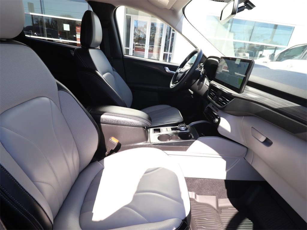 Certified 2025 Ford Escape Platinum w/ Premium Technology Package image 13