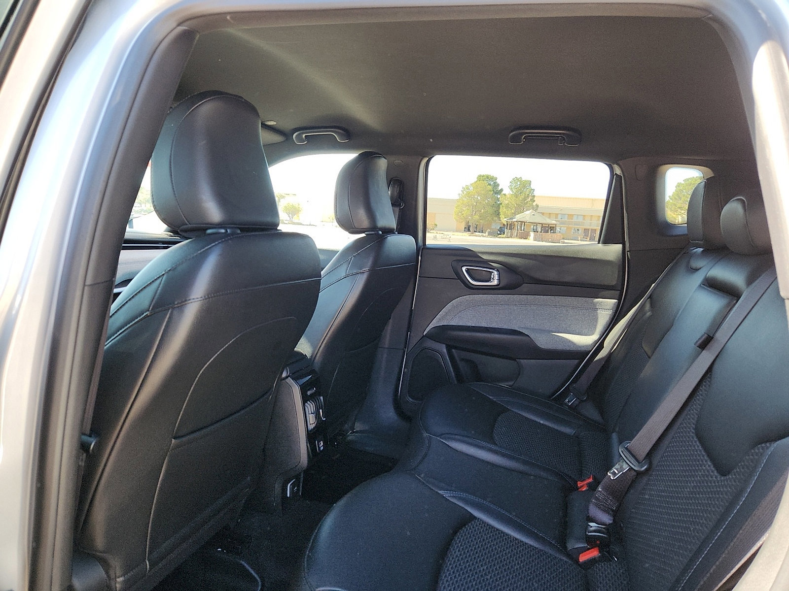 Used 2024 Jeep Compass Latitude image 9