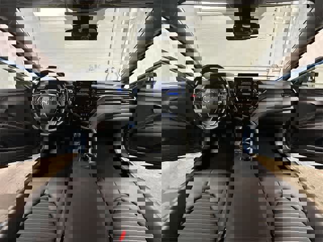 Used 2023 Toyota Camry SE image 17