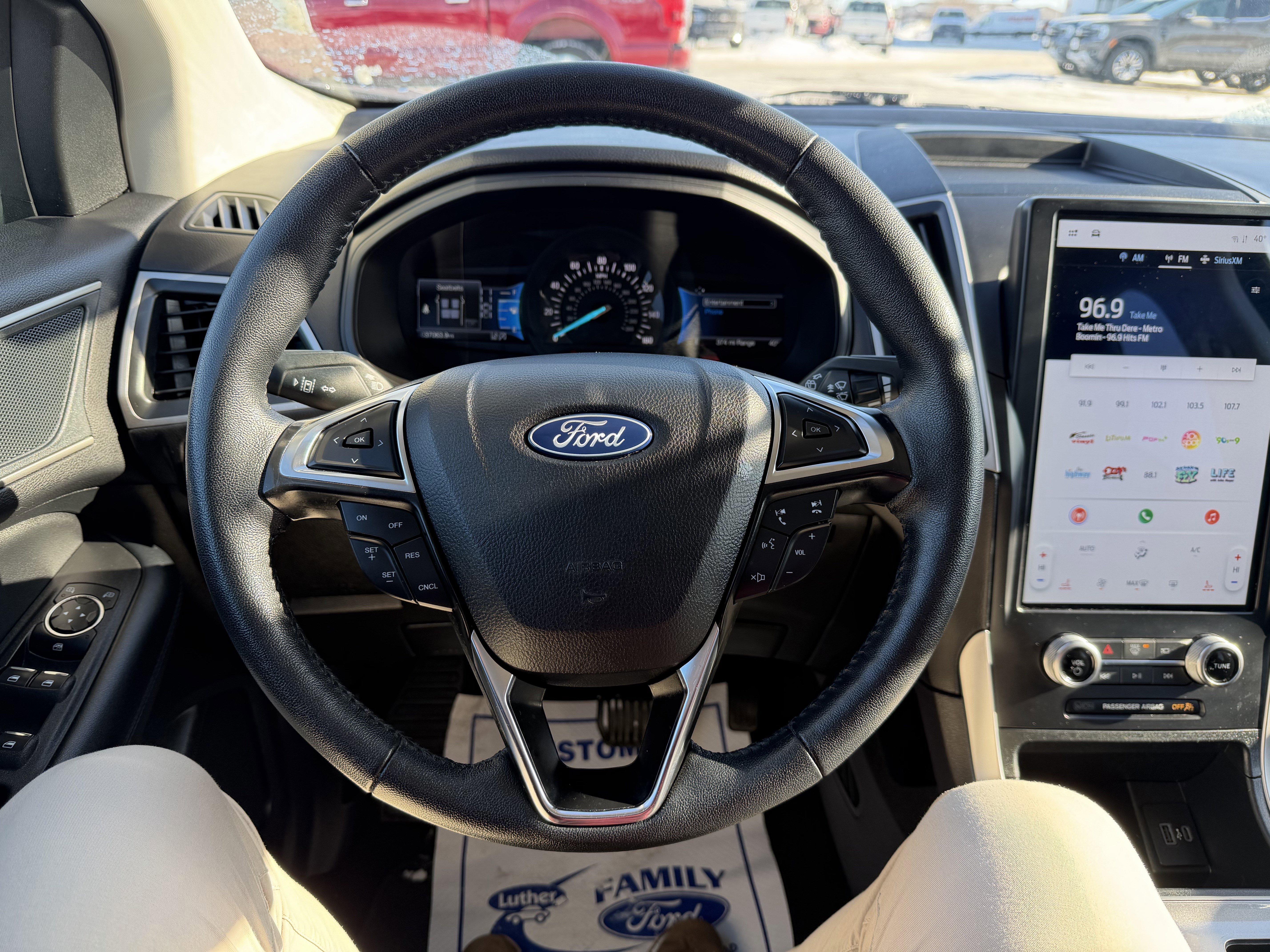 Certified 2024 Ford Edge SEL image 9