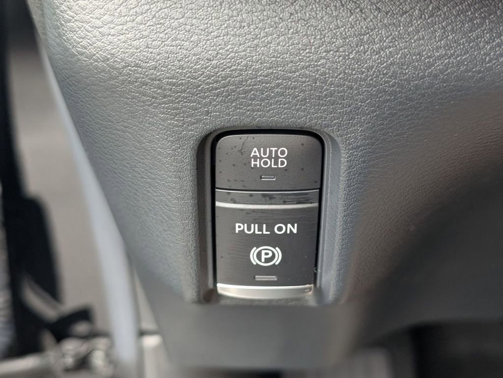 Used 2025 Nissan Armada Platinum image 39