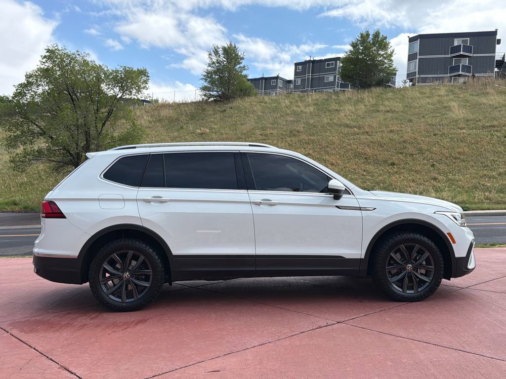 Used 2022 Volkswagen Tiguan SE AWD/4WD image 9