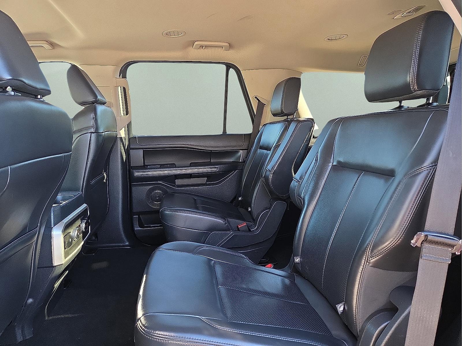 Certified 2024 Ford Expedition XLT image 11