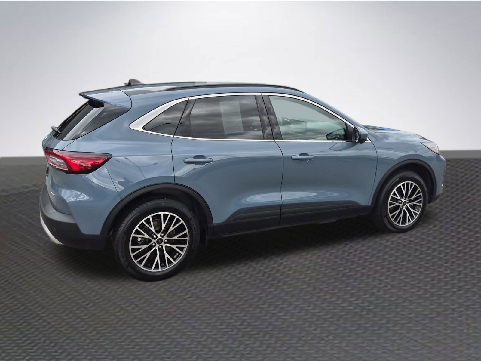 Certified 2025 Ford Escape PHEV w/ PHEV Premium Package image 4