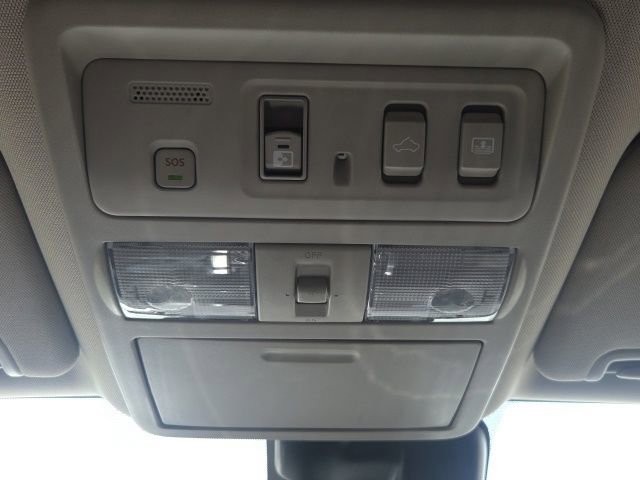 Used 2020 Nissan Titan SL w/ Moonroof Package AWD/4WD image 27