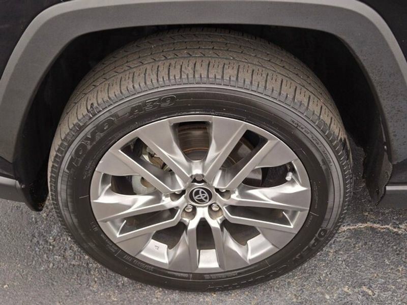 Used 2021 Toyota RAV4 Limited image 9