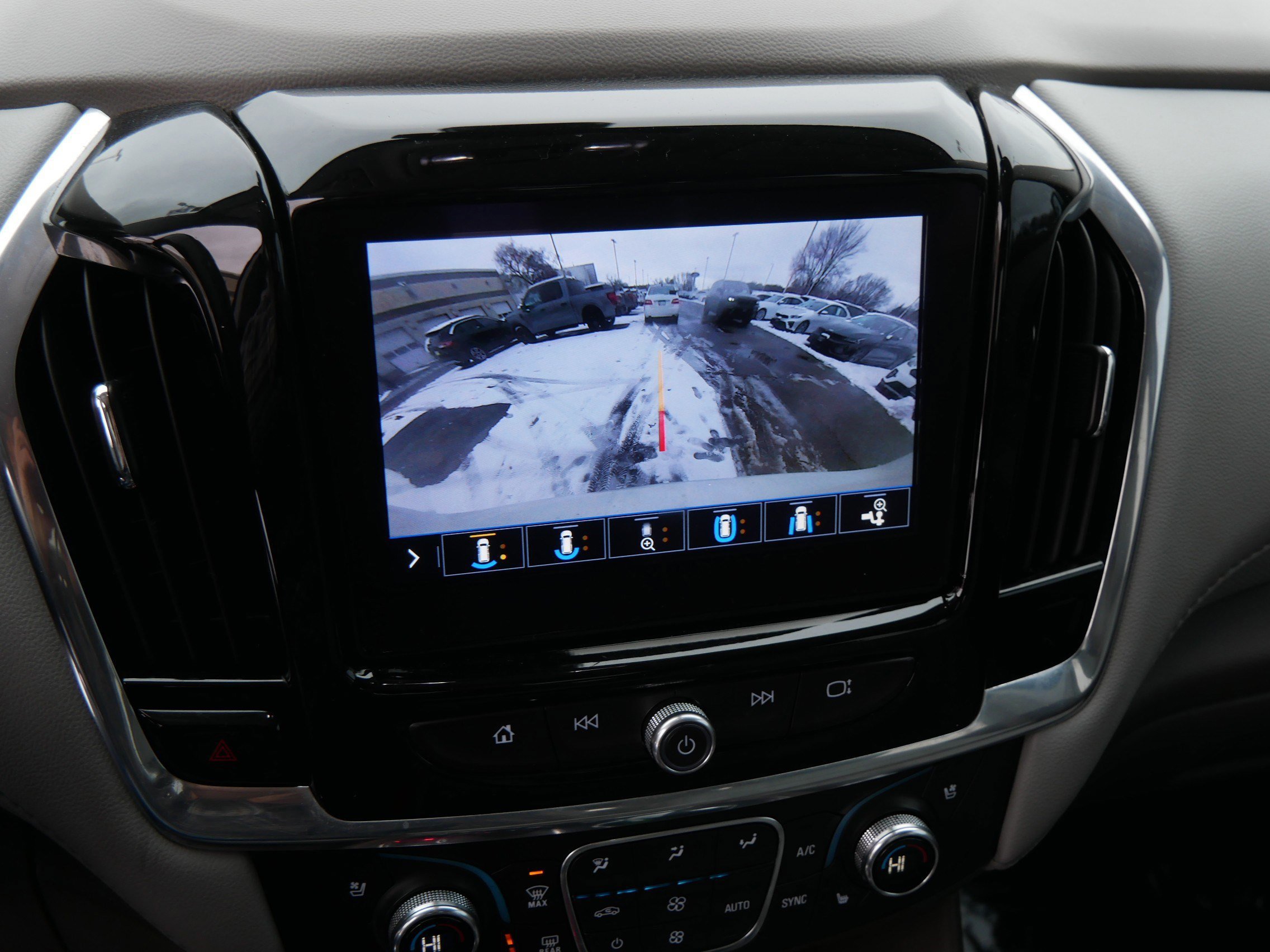 Used 2020 Chevrolet Traverse Premier image 31