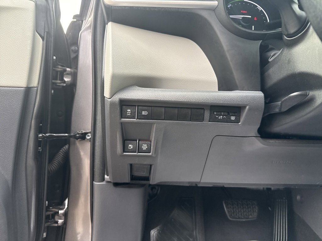 Used 2021 Toyota Sienna XLE image 13