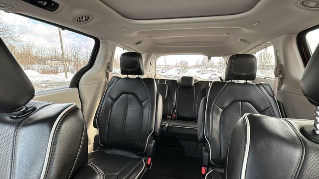 Used 2022 Chrysler Pacifica Limited image 32
