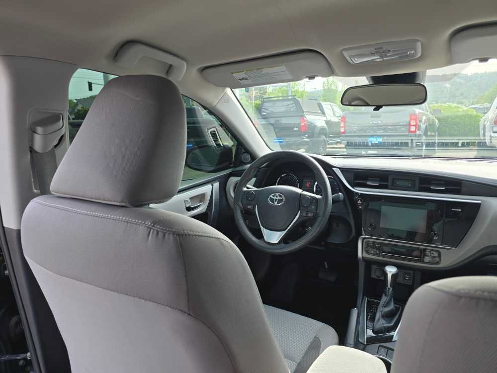 Used 2017 Toyota Corolla LE w/ Carpet Mat Package (TMS) FWD image 10
