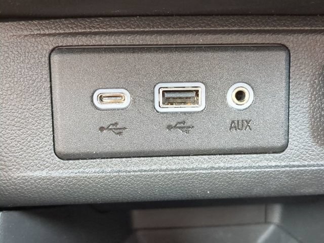 Used 2020 Buick Encore GX Preferred w/ Cold Weather Comfort Package FWD image 22