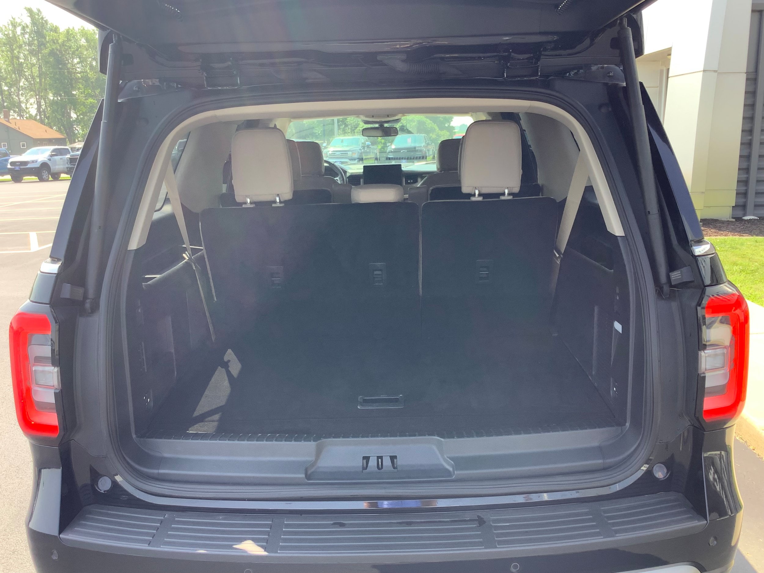 Certified 2023 Ford Expedition Max Limited AWD/4WD image 5