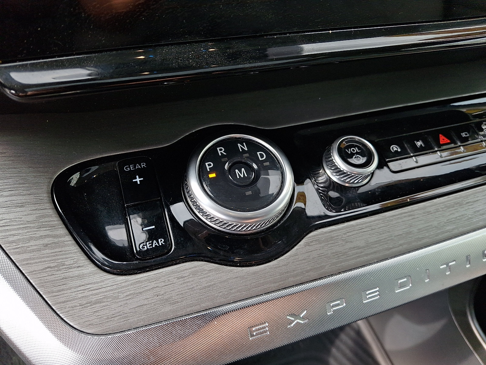 Certified 2025 Ford Expedition Platinum AWD/4WD image 17