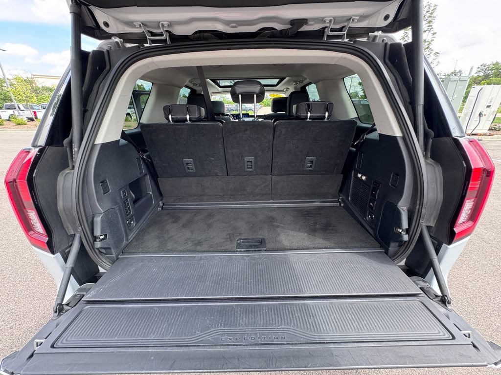 Certified 2025 Ford Expedition Platinum AWD/4WD image 17