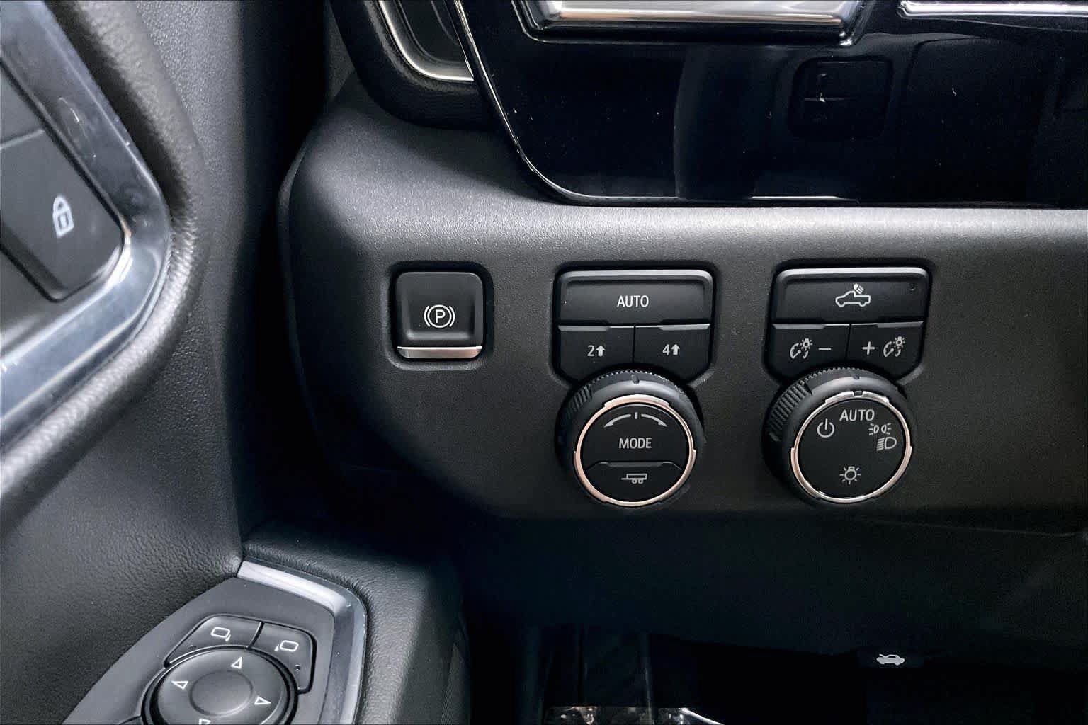 Used 2023 Chevrolet Silverado 1500 LT AWD/4WD image 32