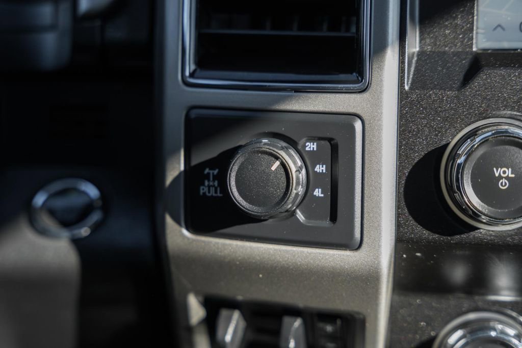 Certified 2021 Ford F350 Lariat image 29