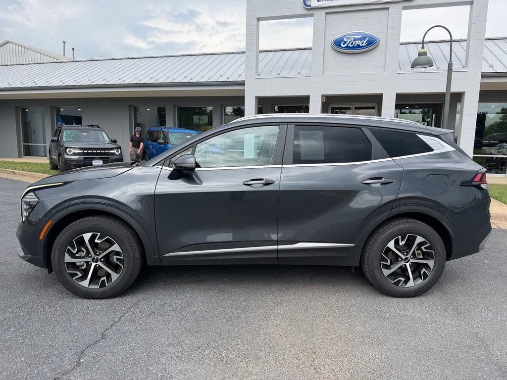 Used 2024 Kia Sportage EX AWD/4WD image 2