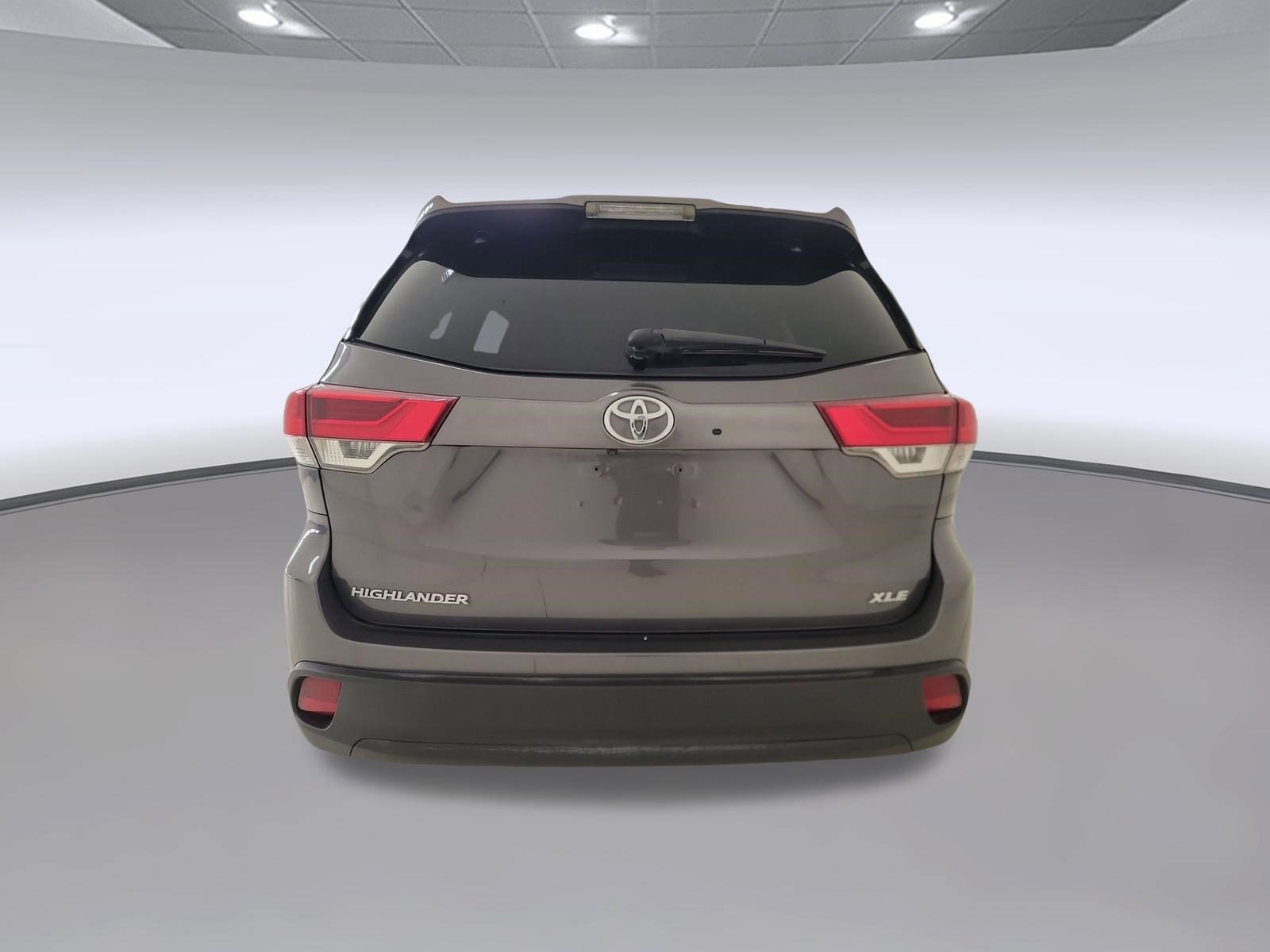 Used 2018 Toyota Highlander XLE FWD image 8