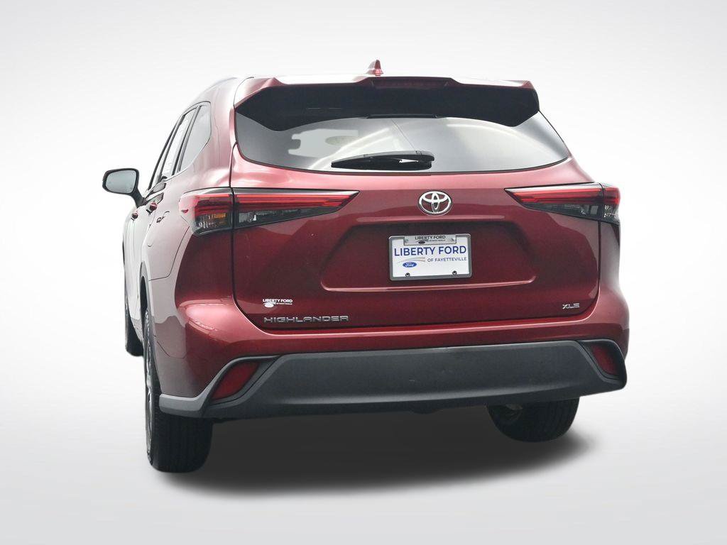Used 2021 Toyota Highlander XLE FWD image 9