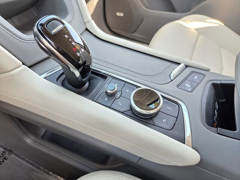 Used 2025 Cadillac XT5 Premium Luxury FWD image 27