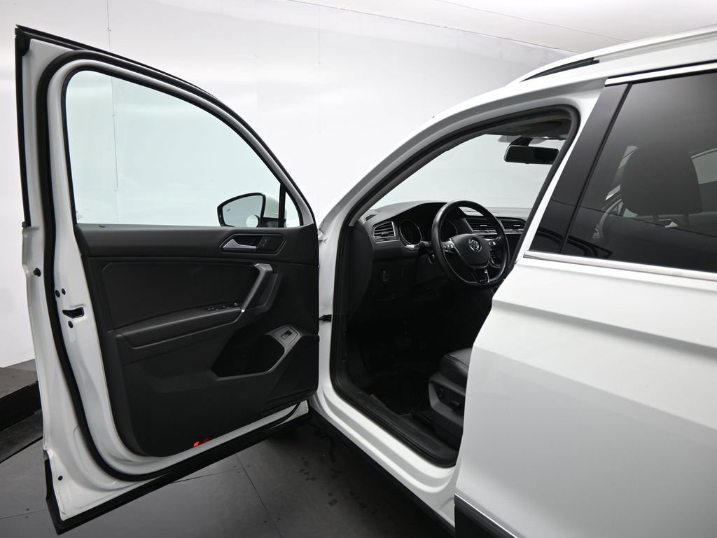 Used 2018 Volkswagen Tiguan SEL w/ 3rd Row Seat Package image 36