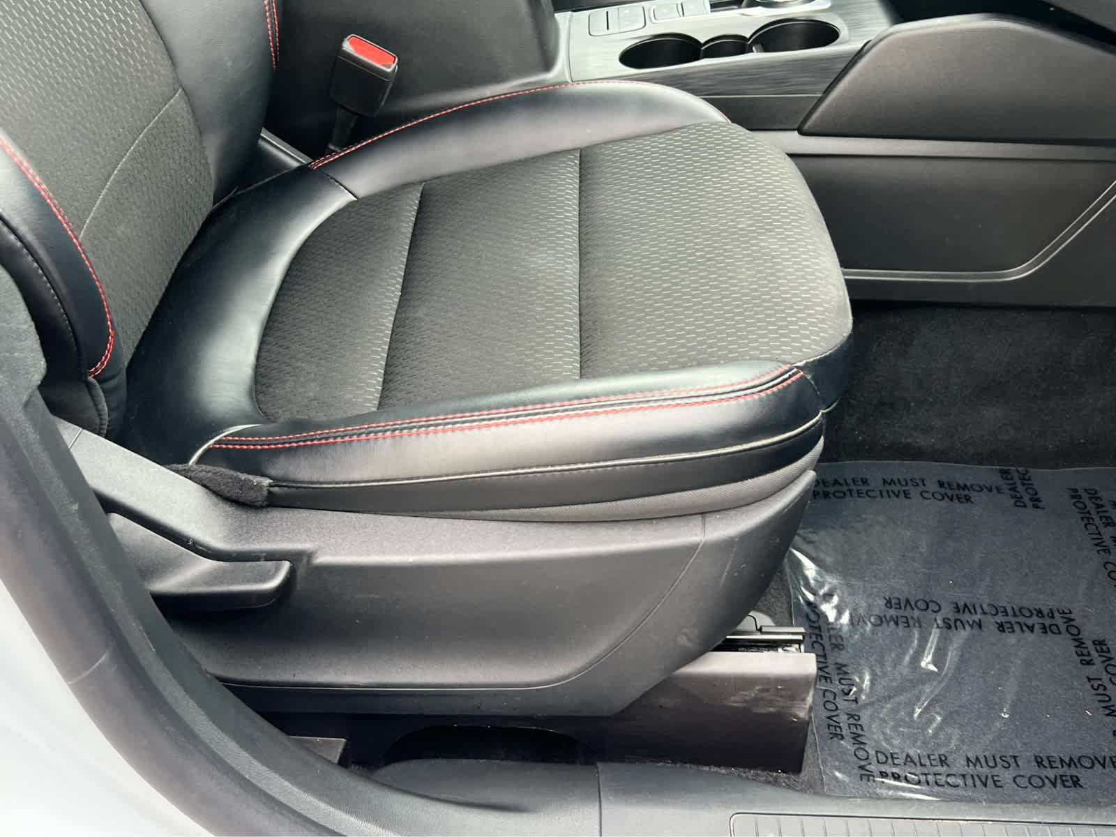 Certified 2025 Ford Escape ST-Line Select AWD/4WD image 18