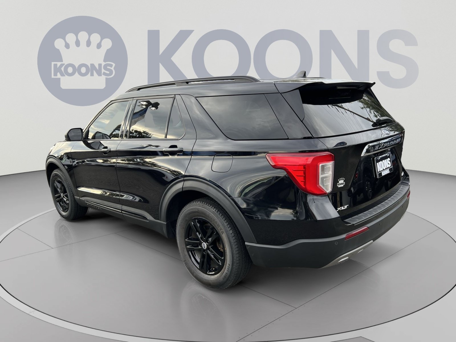 Certified 2022 Ford Explorer XLT w/ Equipment Group 202A AWD/4WD image 8