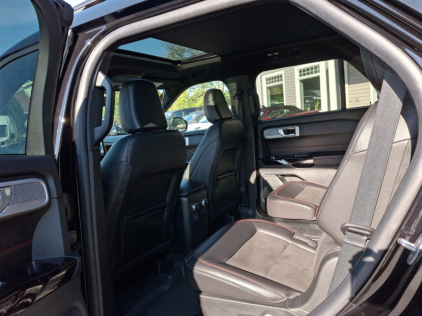 Certified 2023 Ford Explorer ST-Line w/ Class IV Trailer Tow Package AWD/4WD image 11
