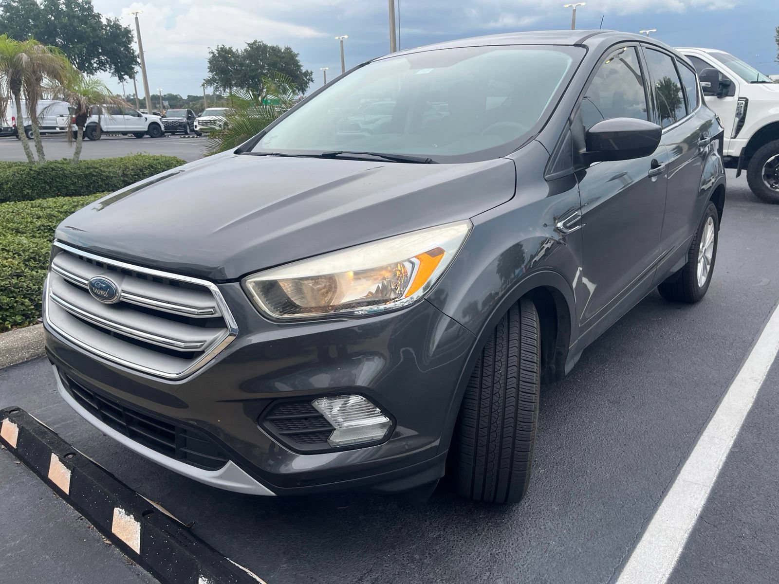 Certified 2019 Ford Escape SE FWD image 2