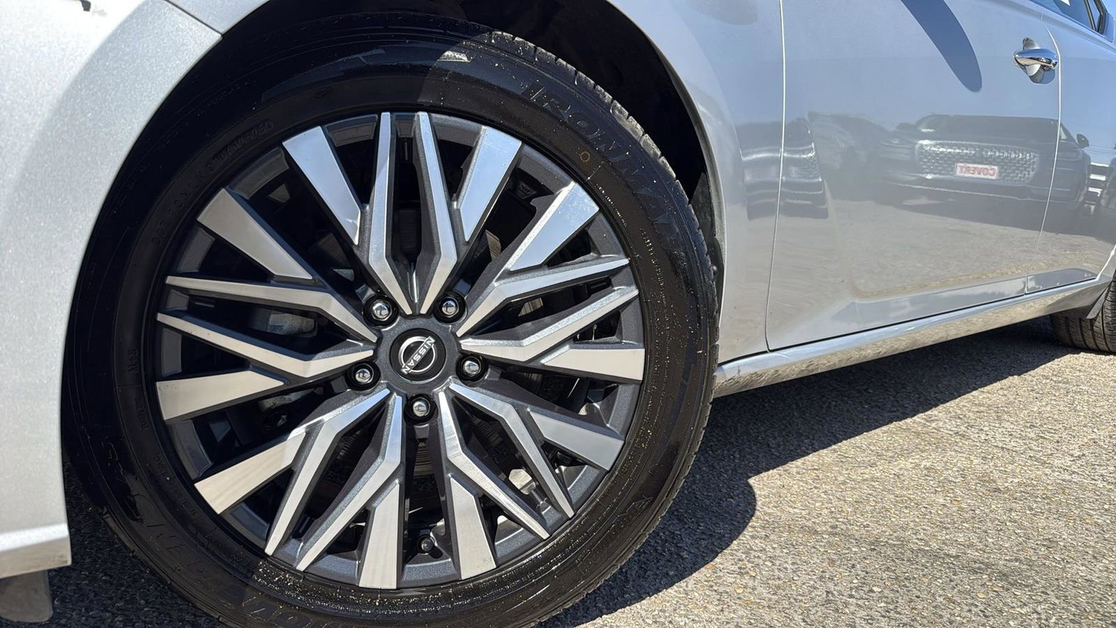 Used 2024 Nissan Altima 2.5 SV image 8