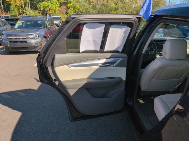 Used 2021 Cadillac XT5 Premium Luxury w/ LPO, Floor Liner Package FWD image 22