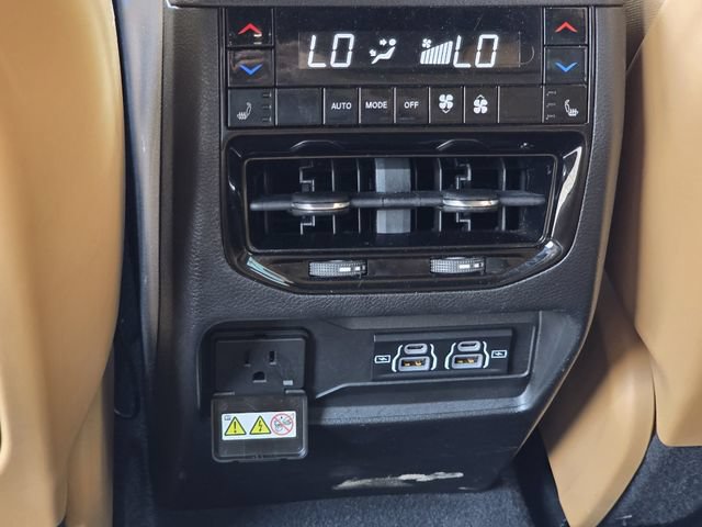 Used 2023 Jeep Grand Cherokee Summit w/ Luxury Tech Group V RWD image 22
