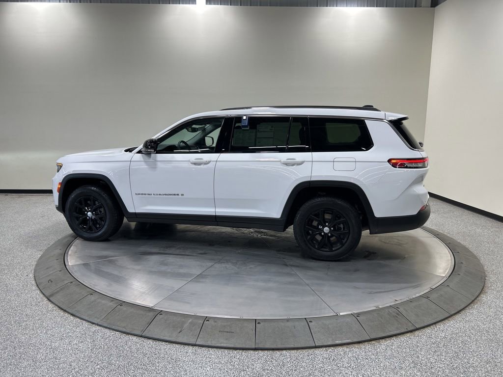 Used 2022 Jeep Grand Cherokee L Limited AWD/4WD image 10