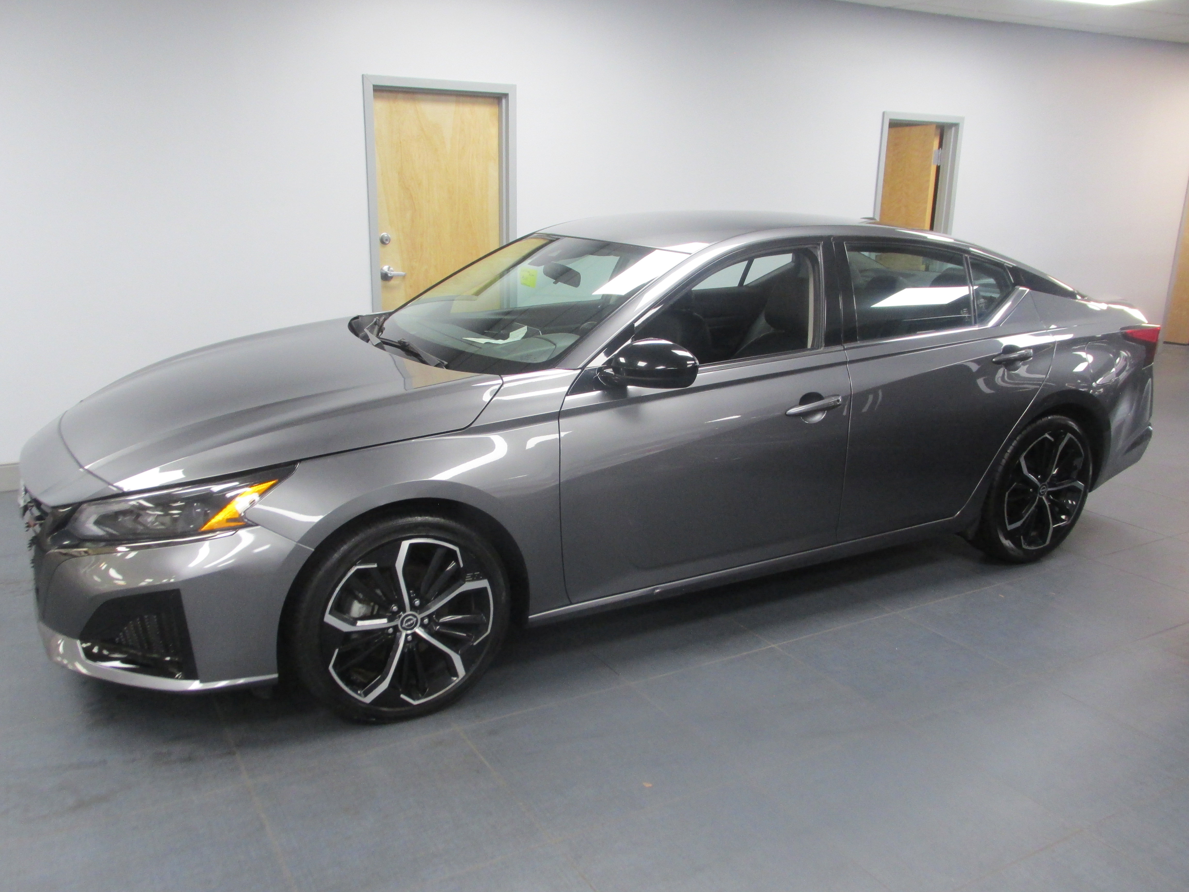 Used 2024 Nissan Altima 2.5 SR FWD image 7