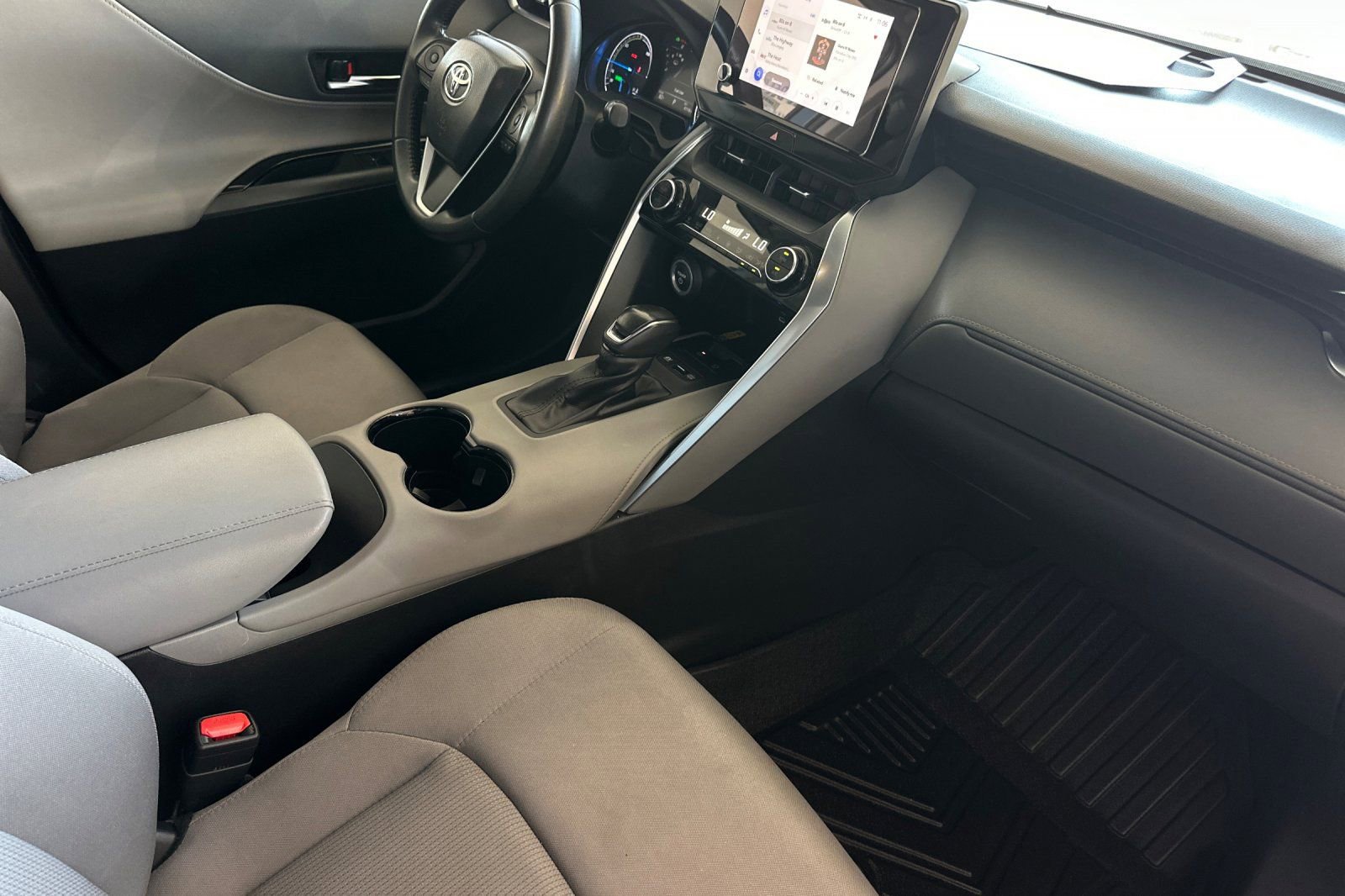 Used 2023 Toyota Venza LE AWD/4WD image 15