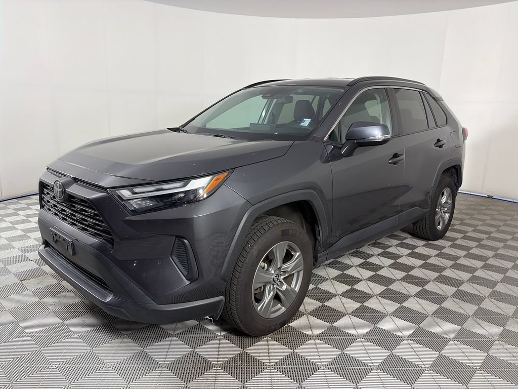 Used 2024 Toyota RAV4 XLE AWD/4WD image 3