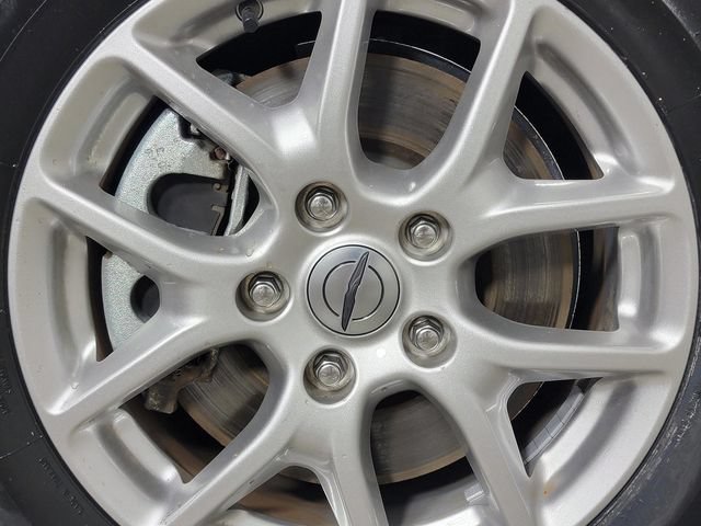 Used 2024 Chrysler Pacifica Touring-L FWD image 10