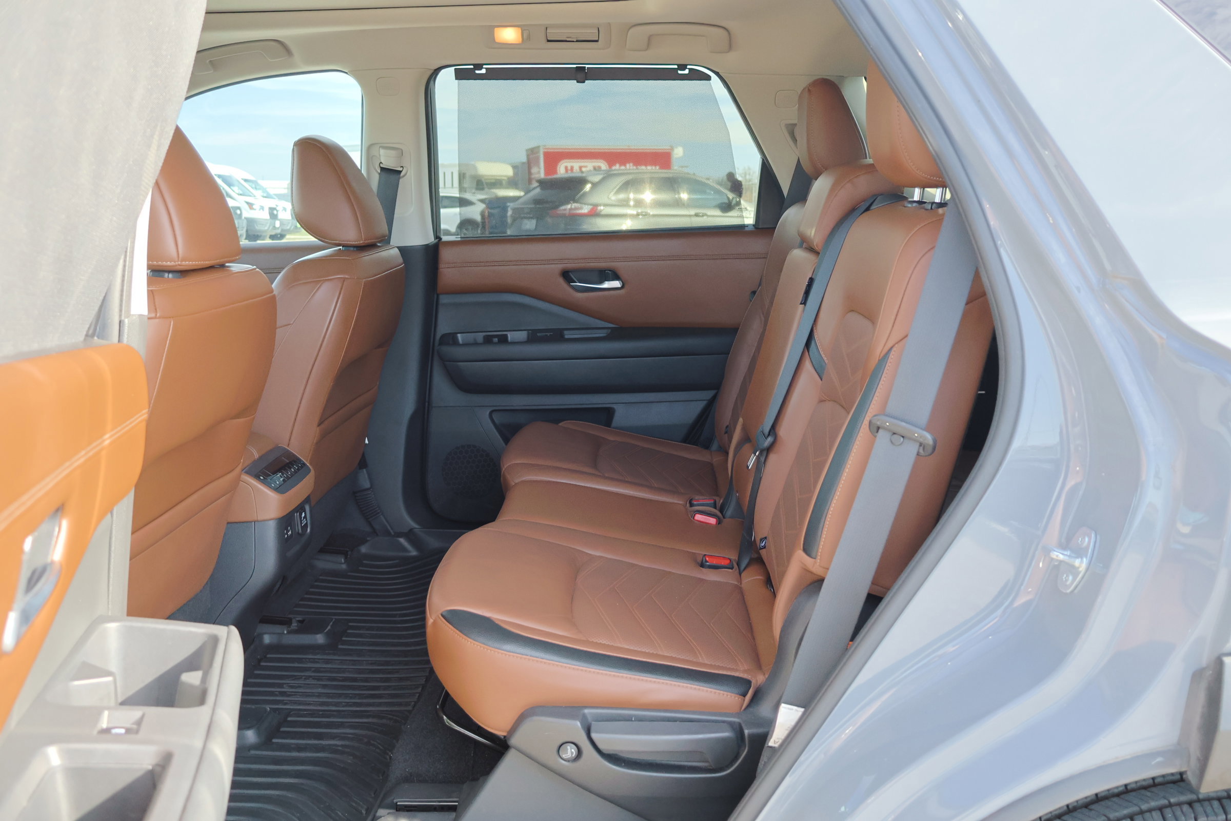 Used 2022 Nissan Pathfinder Platinum w/ Cargo Package image 33