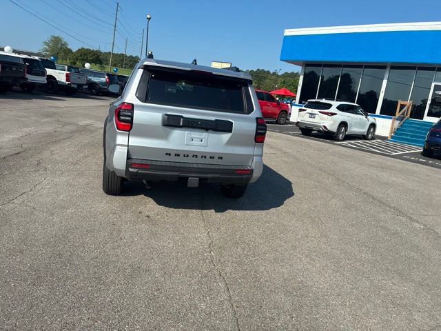 Used 2025 Toyota 4Runner SR5 AWD/4WD image 31