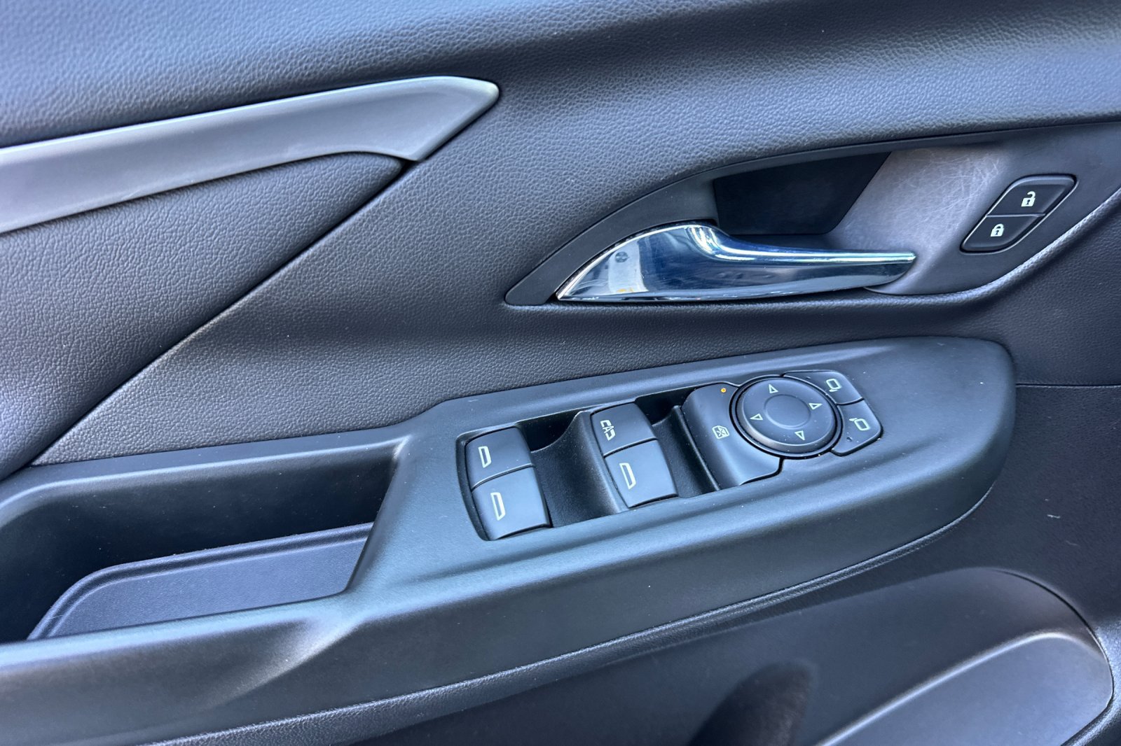 Used 2022 Chevrolet Bolt LT w/ Infotainment Package FWD image 14